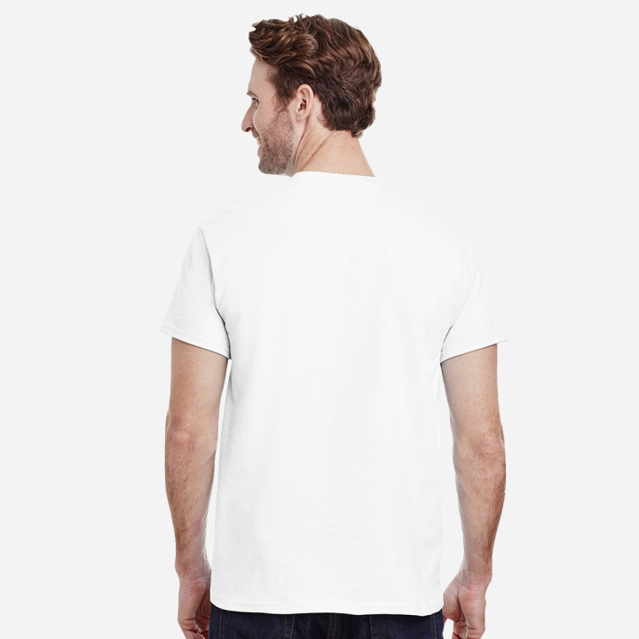 Camiseta Algo divertido sobre papa en color blanco, vista de espalda